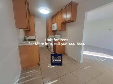Main picture of 1130 W Broadway