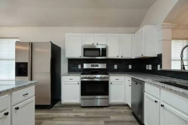 Main picture of 2016 Horizon Park Blvd