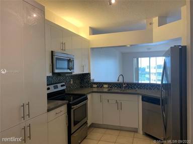 Main picture of 10750 NW 66th St