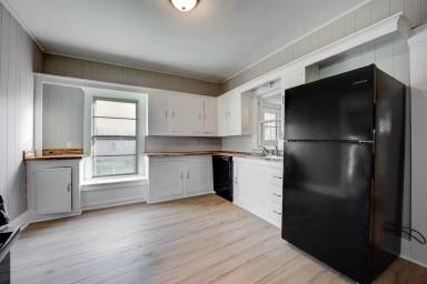 Main picture of 4810 S 27th St