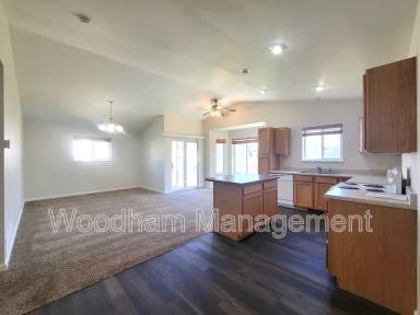 Main picture of 3067 Cameahwait St
