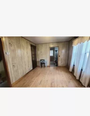 Main picture of 35 Johnson St