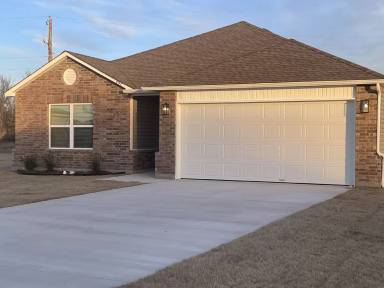 Main picture of 682 Redbud
