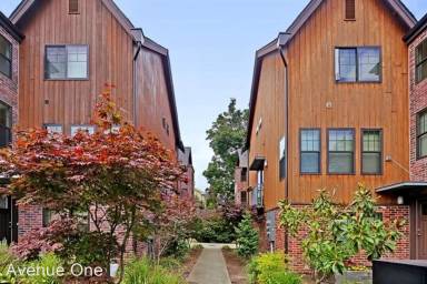 Main picture of 4521 4th Ave NE