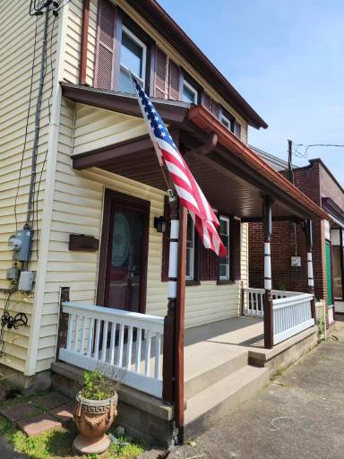 Main picture of 227 Main St