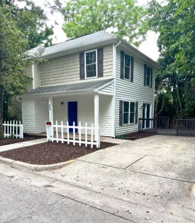 Main picture of 220 Bladen St