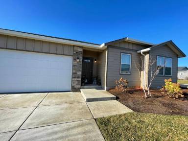 Main picture of 804 SE Pinto St