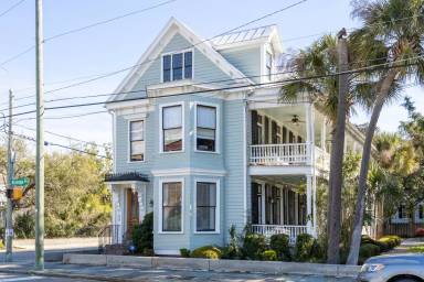 Main picture of Completely Renovated One Bedroom With View