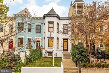 Main picture of 147 Adams St NW