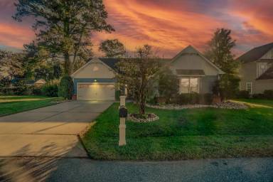 Main picture of 603 Raeside Ave