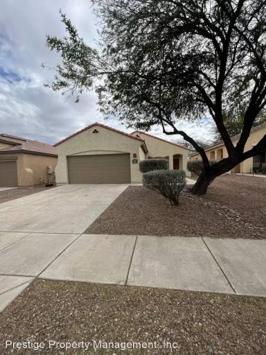 Main picture of 81 W Calle Guija