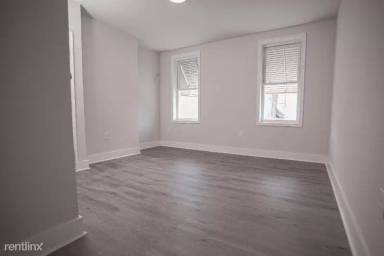 Main picture of 2522 N Chadwick St