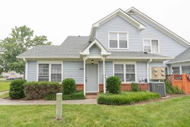 Main picture of 5247 Lake Victoria Arch