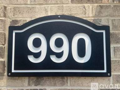 Main picture of 990 N 1st St