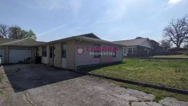 Main picture of 214 W College St