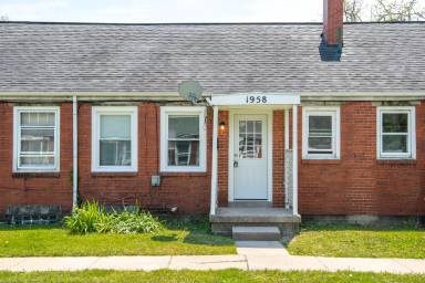 Main picture of 1990 Victoria Ave