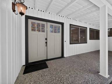 Main picture of 1 Kirkcrest Ct