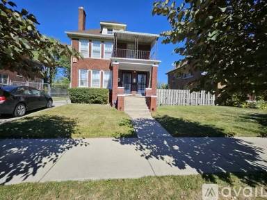 Main picture of 446 W Golden Gate