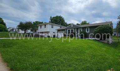 Main picture of 3336 S 126th St