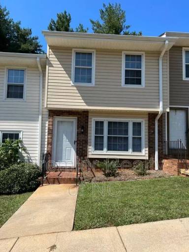 Main picture of 301 E Lake Dr