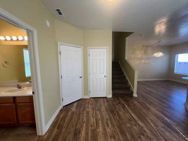 Main picture of 444 W 2530 N