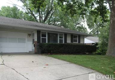 Main picture of 1003 E McHenry St