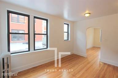 Main picture of 2715-35 N Milwaukee Ave Apartments
