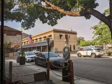 Main picture of 305 Main St