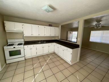 Main picture of 2512 S 8th Dr