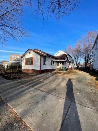 Main picture of 282 Parkway