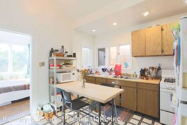 Main picture of 409A Lyon St