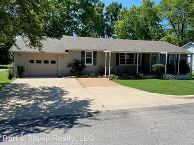 Main picture of 204 S 3rd St