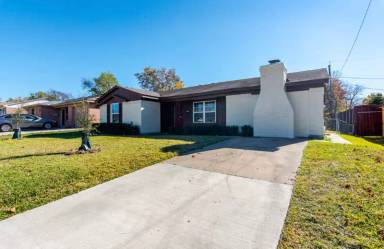 Main picture of 830 E Linda Dr