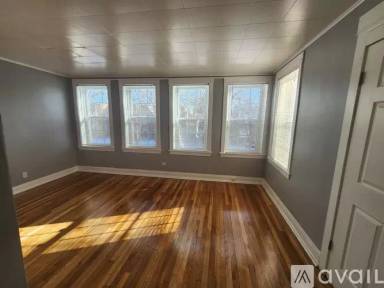 Main picture of 1718 N Austin Ave