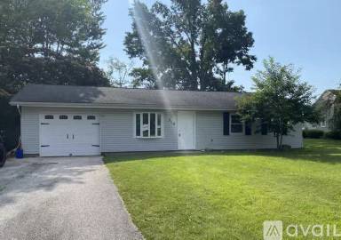 Main picture of 319 W Hickory Dr