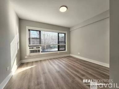 Main picture of 555 W Stratford Pl