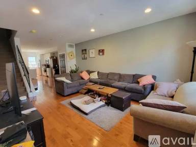 Main picture of 2924 W Thompson St