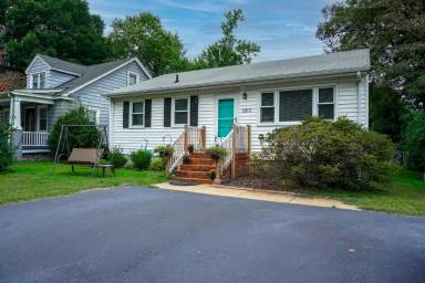 Main picture of 2500 Burnley Ave