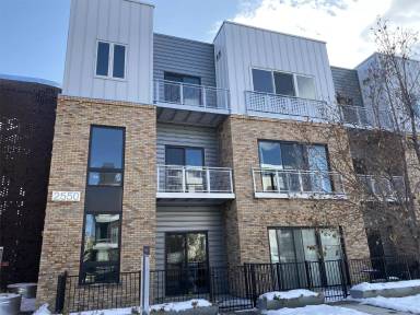 Main picture of 2550 Lawrence St
