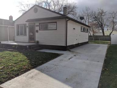 Main picture of 1565 University Ave