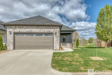 Main picture of 213 Monroe Dr