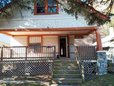 Main picture of 3224 Spruce Ave