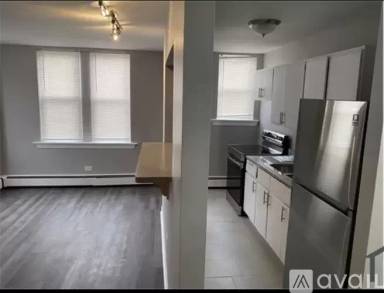 Main picture of 7147 S Jeffery Blvd