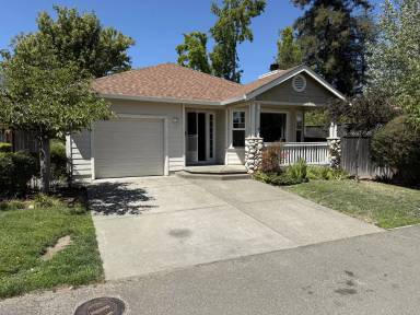 Main picture of 642 2nd St E