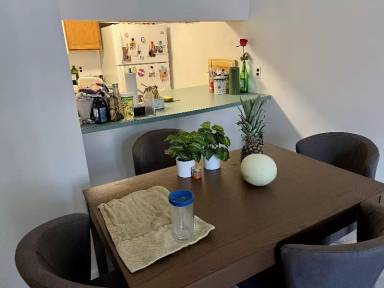 Main picture of 136 N Bread St