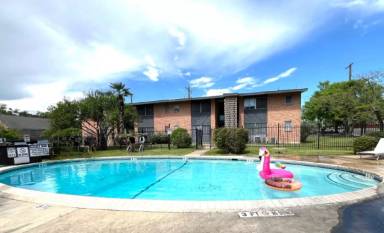 Main picture of 3304 Red River St