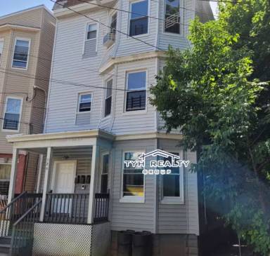 Main picture of 386 Badger Ave