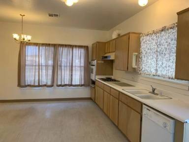 Main picture of 943 W Grand Ave