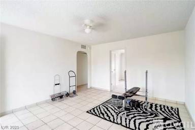 Main picture of 915 E Mesquite Ave