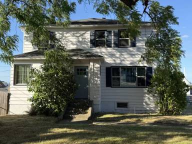 Main picture of 127 E 14th St